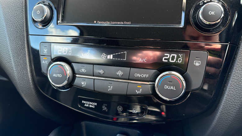 Nissan Qashqai 1.3 DiG-T Acenta Premium 5dr Petrol Hatchback